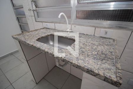 Sala/Cozinha de casa para alugar com 1 quarto, 40m² em Vila Guedes, São Paulo