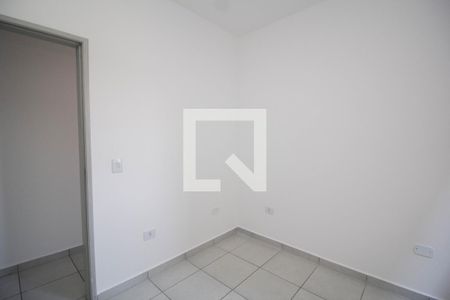 Quarto 1 de casa para alugar com 1 quarto, 40m² em Vila Guedes, São Paulo