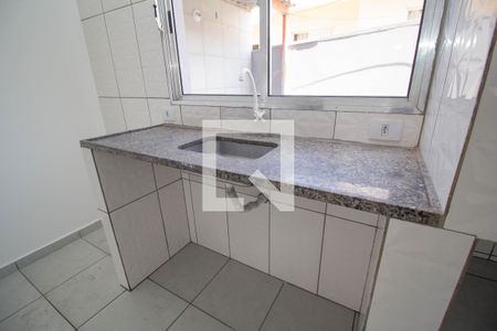 Sala/Cozinha de casa para alugar com 1 quarto, 40m² em Vila Guedes, São Paulo