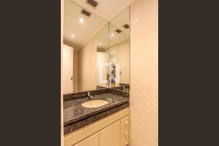 Lavabo de apartamento para alugar com 3 quartos, 150m² em Barra da Tijuca, Rio de Janeiro