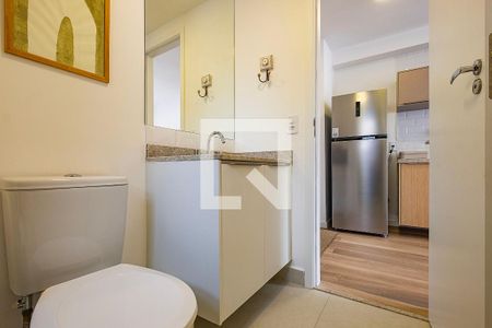 Banheiro de kitnet/studio para alugar com 1 quarto, 28m² em Pinheiros, São Paulo