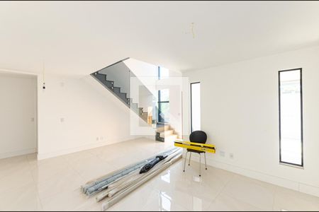 Sala de casa para alugar com 4 quartos, 175m² em Piratininga, Niterói