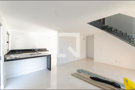 Sala de casa para alugar com 4 quartos, 175m² em Piratininga, Niterói