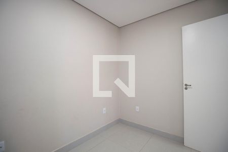 Quarto 2 de apartamento para alugar com 2 quartos, 50m² em Conjunto E, Brasília