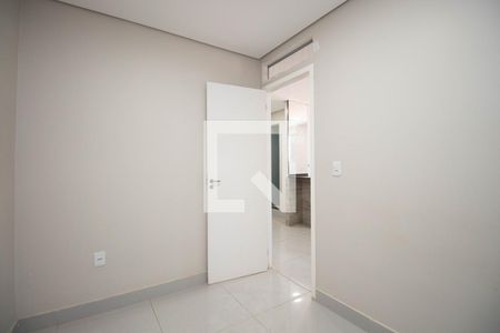 Quarto 2 de apartamento para alugar com 2 quartos, 50m² em Conjunto E, Brasília