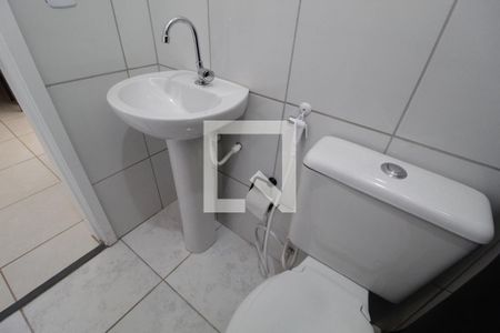 Banheiro Social de apartamento para alugar com 2 quartos, 45m² em Gávea, Uberlândia