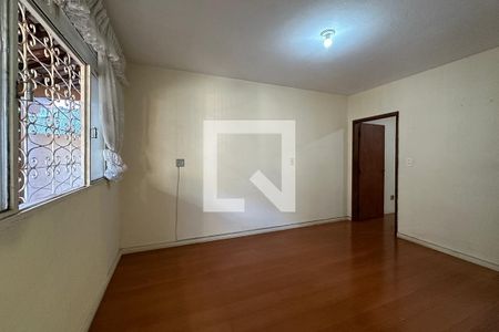 Sala de casa à venda com 3 quartos, 200m² em Carlos Prates, Belo Horizonte