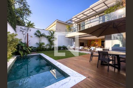 Casa à venda com 4 quartos, 327m² em Alto de Pinheiros, São Paulo