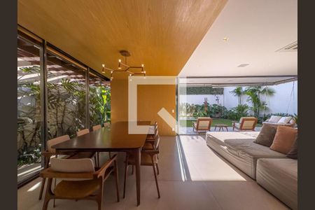 Casa à venda com 4 quartos, 327m² em Alto de Pinheiros, São Paulo