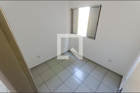 Quarto 2 de casa para alugar com 2 quartos, 50m² em Vila Guedes, São Paulo