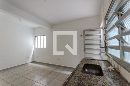 Sala/Cozinha de casa para alugar com 2 quartos, 50m² em Vila Guedes, São Paulo