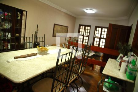 Casa à venda com 216m², 3 quartos e 4 vagasSala