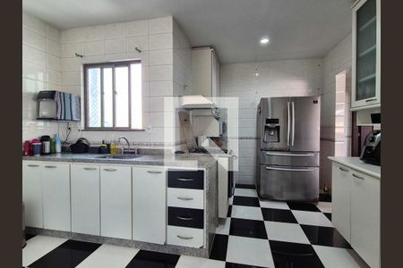 Apartamento à venda com 250m², 3 quartos e 2 vagas Apartamento à venda com 250m², 3 quartos e 2 vagasCozinha