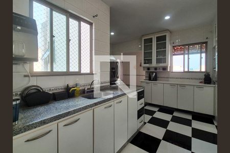 Apartamento à venda com 250m², 3 quartos e 2 vagas Apartamento à venda com 250m², 3 quartos e 2 vagasCozinha