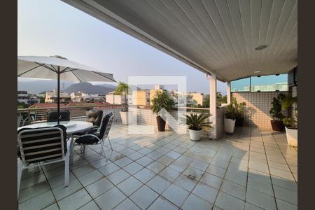 Apartamento à venda com 250m², 3 quartos e 2 vagas Apartamento à venda com 250m², 3 quartos e 2 vagasVaranda