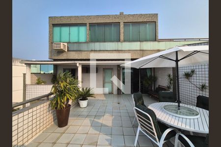 Apartamento à venda com 250m², 3 quartos e 2 vagas Apartamento à venda com 250m², 3 quartos e 2 vagasVaranda