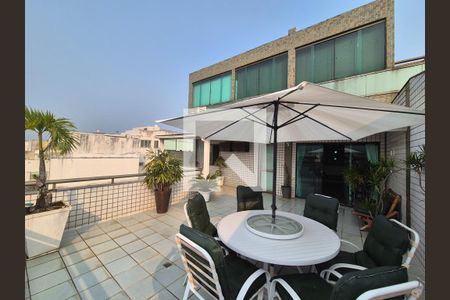 Apartamento à venda com 250m², 3 quartos e 2 vagas Apartamento à venda com 250m², 3 quartos e 2 vagasVaranda