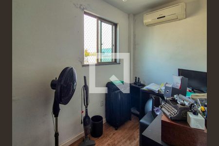 Apartamento à venda com 250m², 3 quartos e 2 vagas Apartamento à venda com 250m², 3 quartos e 2 vagasQuarto de Serviço