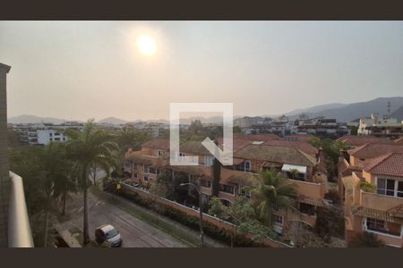 Apartamento à venda com 250m², 3 quartos e 2 vagas Apartamento à venda com 250m², 3 quartos e 2 vagasVista