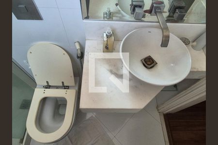 Apartamento à venda com 250m², 3 quartos e 2 vagas Apartamento à venda com 250m², 3 quartos e 2 vagasBanheiro social