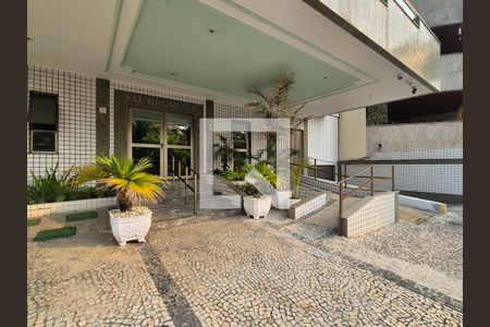 Apartamento à venda com 250m², 3 quartos e 2 vagas Apartamento à venda com 250m², 3 quartos e 2 vagasEntrada