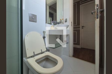 Apartamento à venda com 250m², 3 quartos e 2 vagas Apartamento à venda com 250m², 3 quartos e 2 vagasBanheiro social