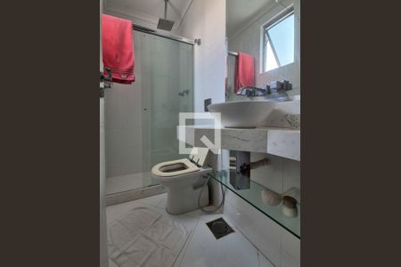 Apartamento à venda com 250m², 3 quartos e 2 vagas Apartamento à venda com 250m², 3 quartos e 2 vagasBanheiro social