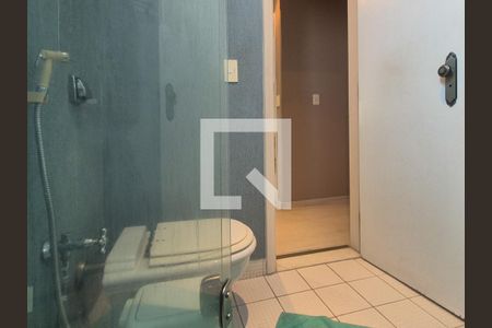 Apartamento à venda com 250m², 3 quartos e 2 vagas Apartamento à venda com 250m², 3 quartos e 2 vagasBanheiro da Suíte 2