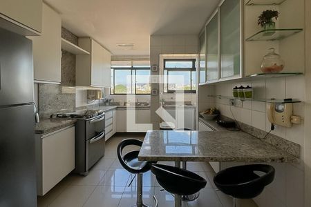 Cozinha de apartamento à venda com 2 quartos, 105m² em Coração Eucarístico, Belo Horizonte