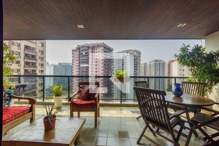 Varanda de apartamento à venda com 4 quartos, 214m² em Barra da Tijuca, Rio de Janeiro