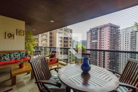 Varanda de apartamento à venda com 4 quartos, 214m² em Barra da Tijuca, Rio de Janeiro