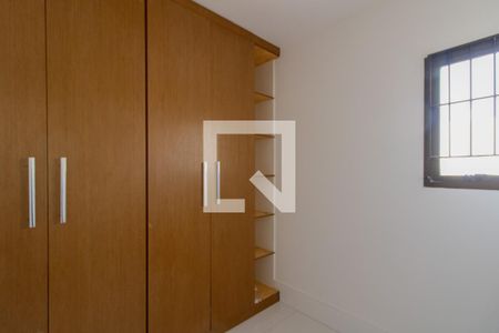 Apartamento à venda com 500m², 3 quartos e 4 vagas Apartamento à venda com 500m², 3 quartos e 4 vagasQuarto de Serviço