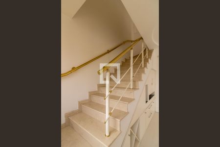 Apartamento à venda com 500m², 3 quartos e 4 vagas Apartamento à venda com 500m², 3 quartos e 4 vagasEscada