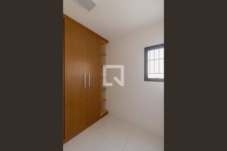 Apartamento à venda com 500m², 3 quartos e 4 vagas Apartamento à venda com 500m², 3 quartos e 4 vagasQuarto de Serviço