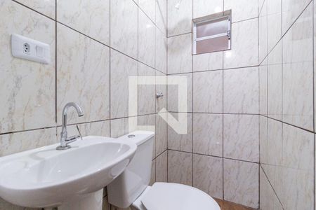 Banheiro de kitnet/studio para alugar com 1 quarto, 17m² em Vila Caldas, Carapicuíba