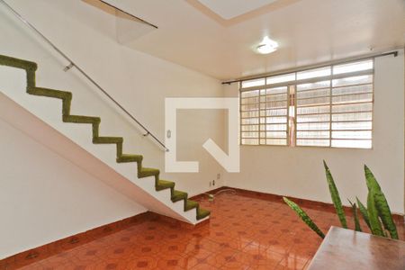 Casa à venda com 139m², 2 quartos e 2 vagasSala