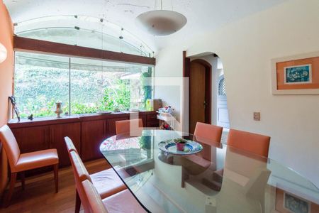 Sala de casa à venda com 4 quartos, 298m² em Jardim Guedala, São Paulo