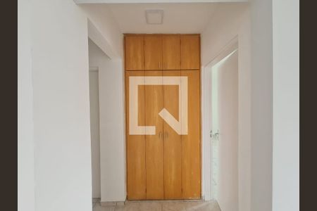 Sala / Armário entre os quartos de apartamento à venda com 2 quartos, 69m² em Torres Tibagy, Guarulhos