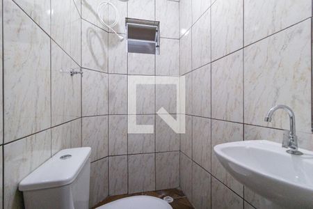 Banheiro de kitnet/studio para alugar com 1 quarto, 17m² em Vila Caldas, Carapicuíba