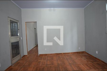 Sala de casa para alugar com 1 quarto, 55m² em Marechal Hermes, Rio de Janeiro