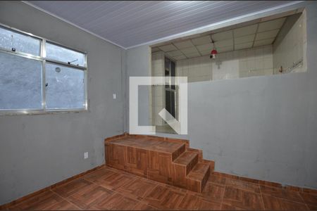 Sala de casa para alugar com 1 quarto, 55m² em Marechal Hermes, Rio de Janeiro