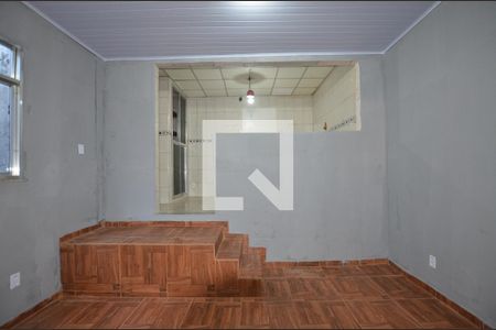 Sala de casa para alugar com 1 quarto, 55m² em Marechal Hermes, Rio de Janeiro