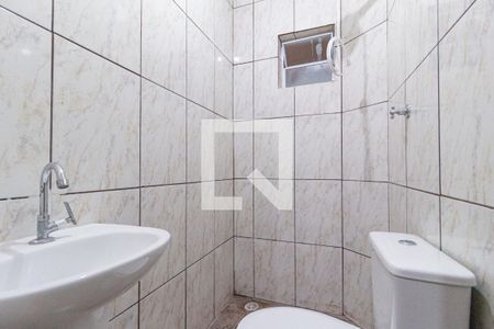 Banheiro de kitnet/studio para alugar com 1 quarto, 17m² em Vila Caldas, Carapicuíba