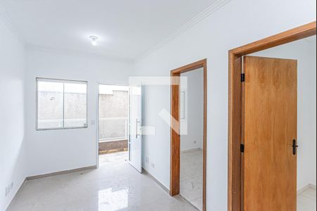 Sala e cozinha de apartamento para alugar com 2 quartos, 40m² em Jardim Mangalot, São Paulo