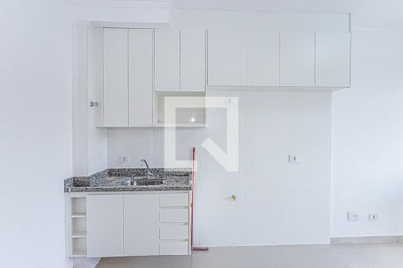 Sala e cozinha de apartamento para alugar com 2 quartos, 40m² em Jardim Mangalot, São Paulo