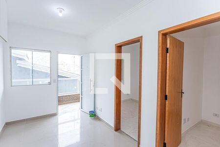 Sala e cozinha de apartamento para alugar com 2 quartos, 40m² em Jardim Mangalot, São Paulo