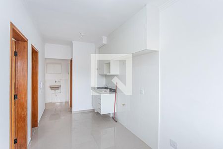 Sala e cozinha de apartamento para alugar com 2 quartos, 40m² em Jardim Mangalot, São Paulo