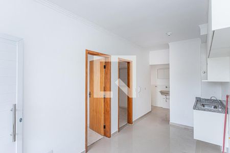 Sala e cozinha de apartamento para alugar com 2 quartos, 40m² em Jardim Mangalot, São Paulo