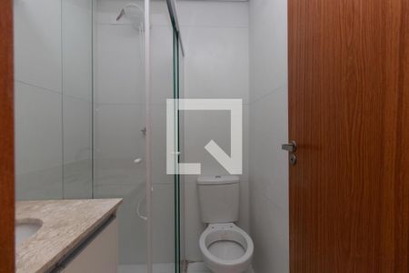 Banheiro de kitnet/studio para alugar com 1 quarto, 25m² em Vila Mazzei, São Paulo