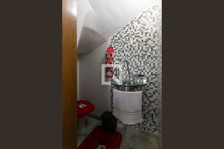 Lavabo  de casa de condomínio para alugar com 3 quartos, 109m² em Vila Carmosina, São Paulo